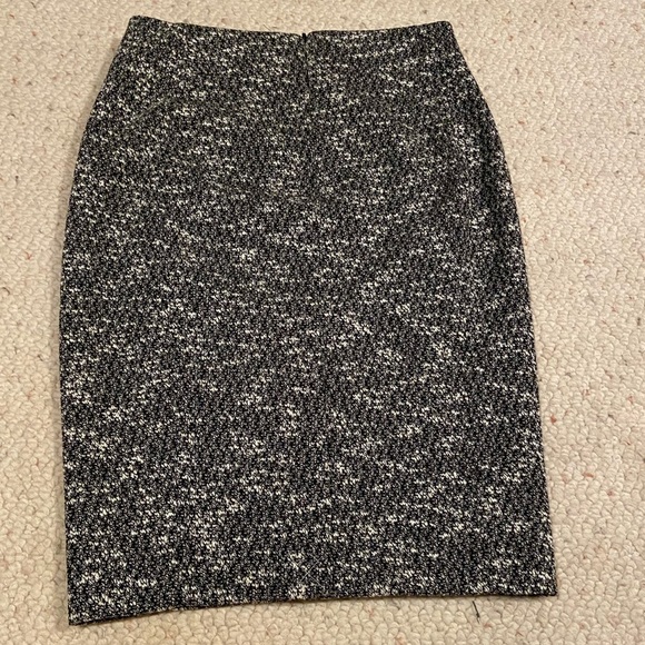 Ann Taylor NWT Black and White Pencil Skirt - Picture 2 of 3